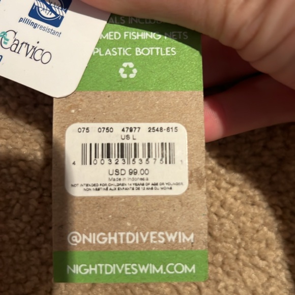 Night dive bathing suit TOP IS L AND BOTTOMS ARE XL - Picture 4 of 6